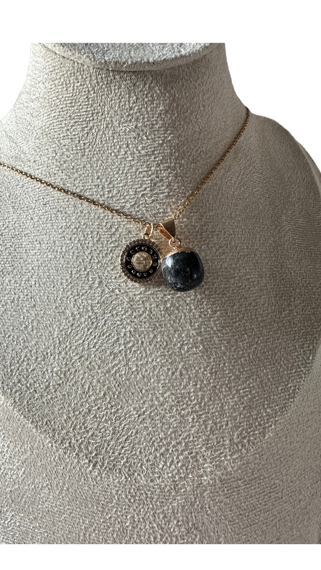 Solvia Black Necklace