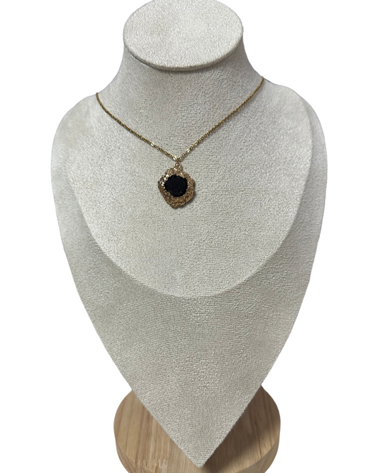 Hitam Necklace